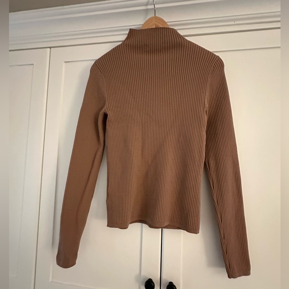 ARITZIA BABATON Amer Sculpt Knit Mockneck
Sweater. Size S in Taupe Brown. NWOT. - Picture 3 of 6